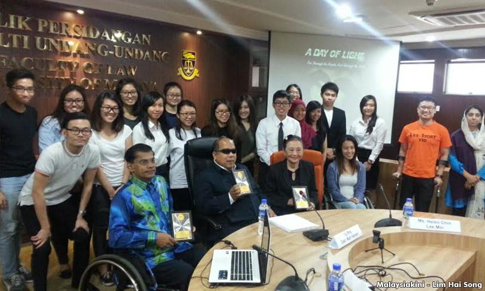 残疾人士疾呼停止异样眼光批公共设施忽略失能者需求