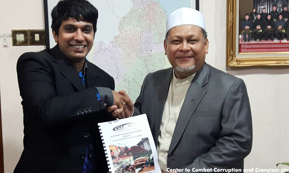 C4 hands over report on Kelantan timber trade to state officials