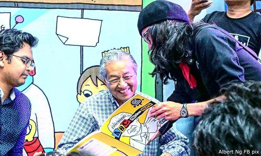 Malaysiakini Mahathir Speechless Over Middle Finger Flaunting D For Diktator Likeness