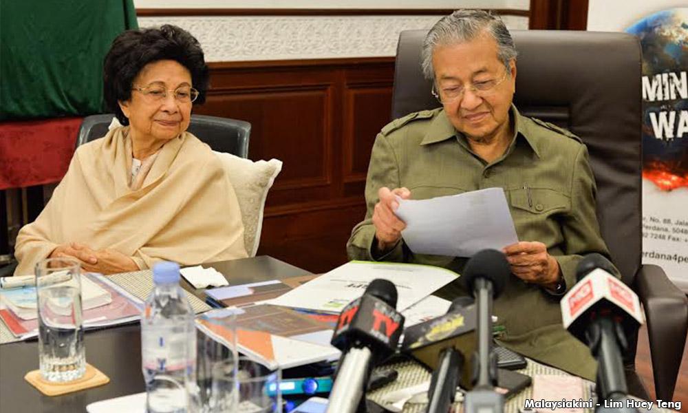 Mahathir tetap di rumah sendiri, enggan terima hadiah