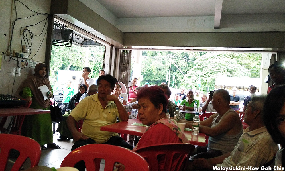 Chinese voters, MCA and DAP members caught in dilemma