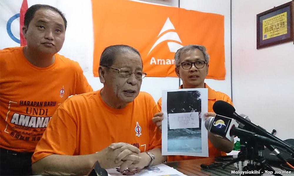 Kit Siang blames PAS for 'Mahathir Balaci DAP' banner
