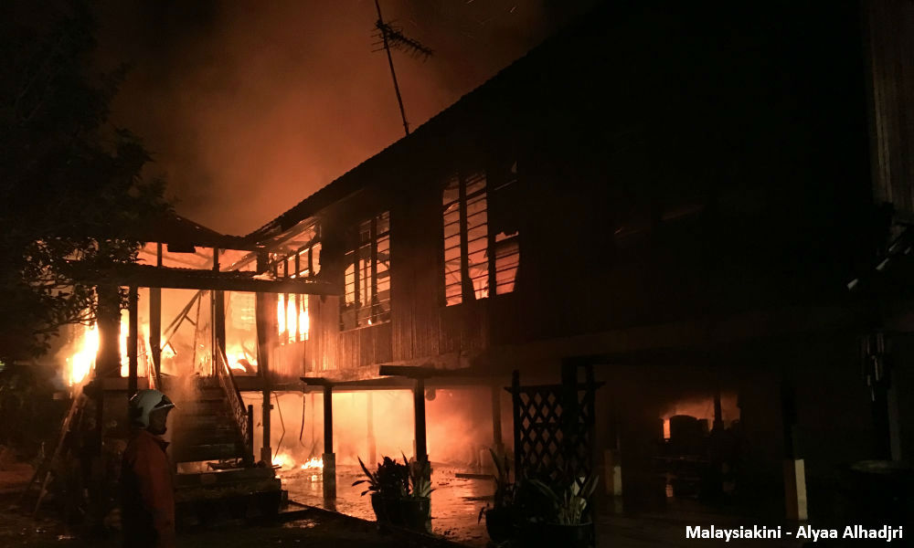 Rumah bilal masjid hangus terbakar