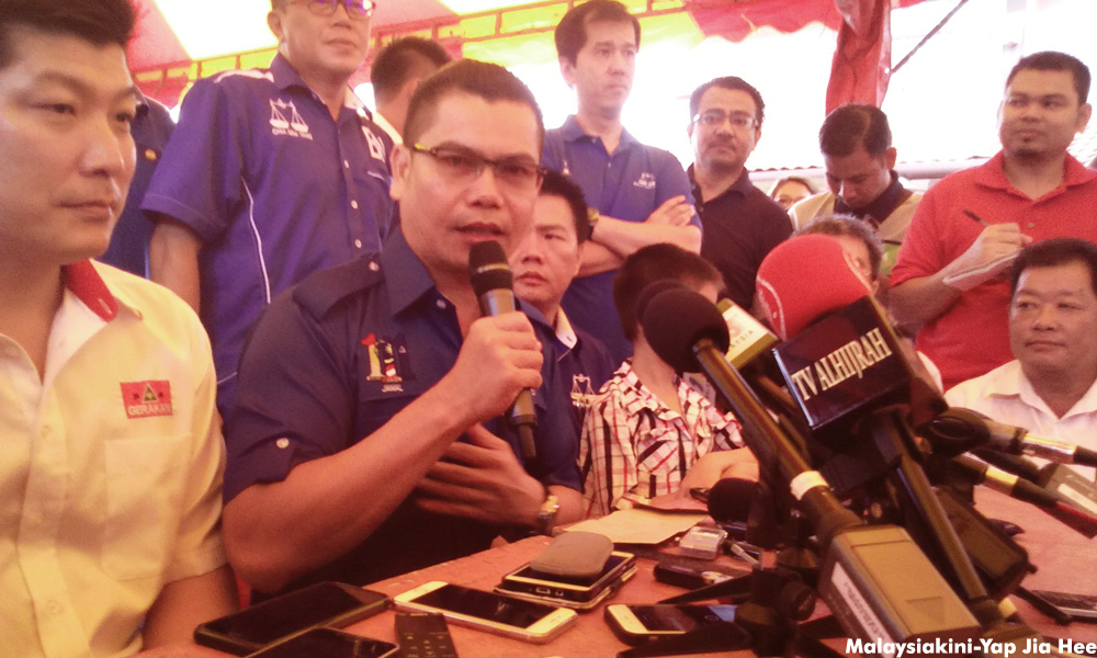 Jamal hailed as hero by families of freed Sekinchan fishermen