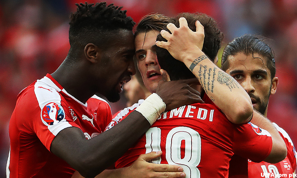 Wasteful Switzerland edge closer to knockout phase