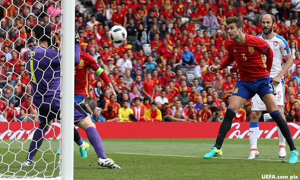 Pique’s late header gives Spain win over Czechs