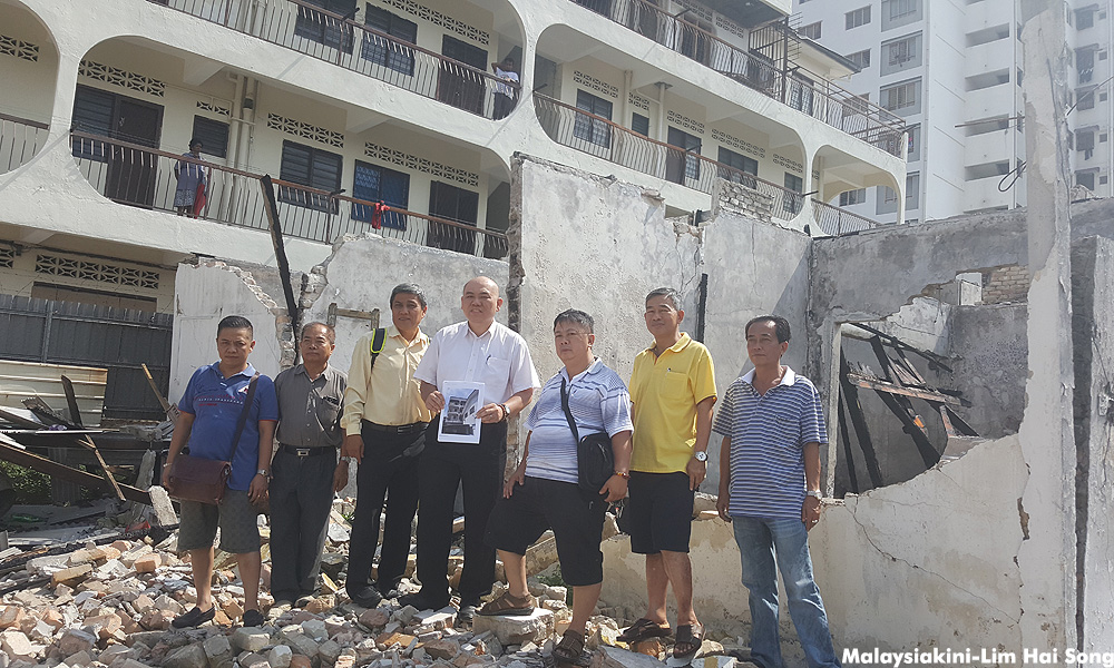 Residents blame TNB for fire incident, demand answers