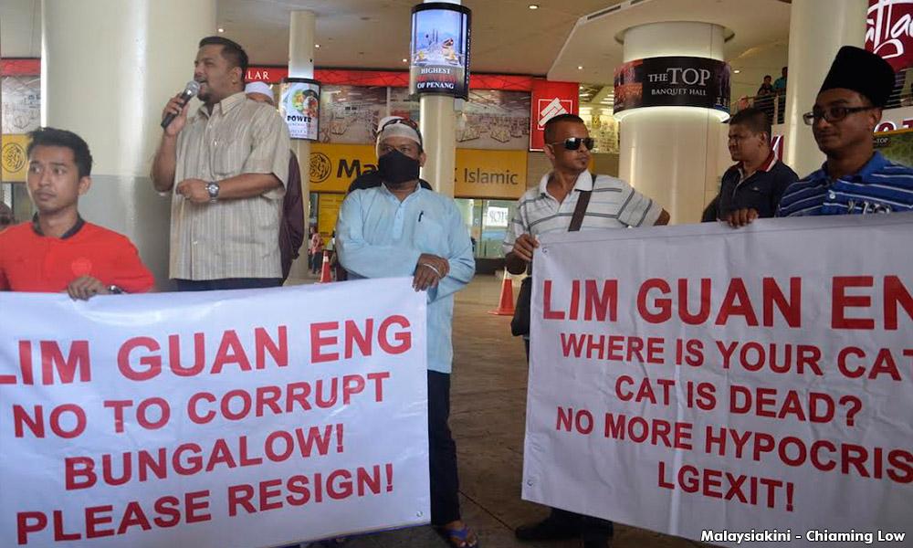 Protesters want Guan Eng out, label CAT as 'Capati, Apom, Thosai'