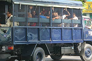 hindraf british petition rally 251107 arrested truck