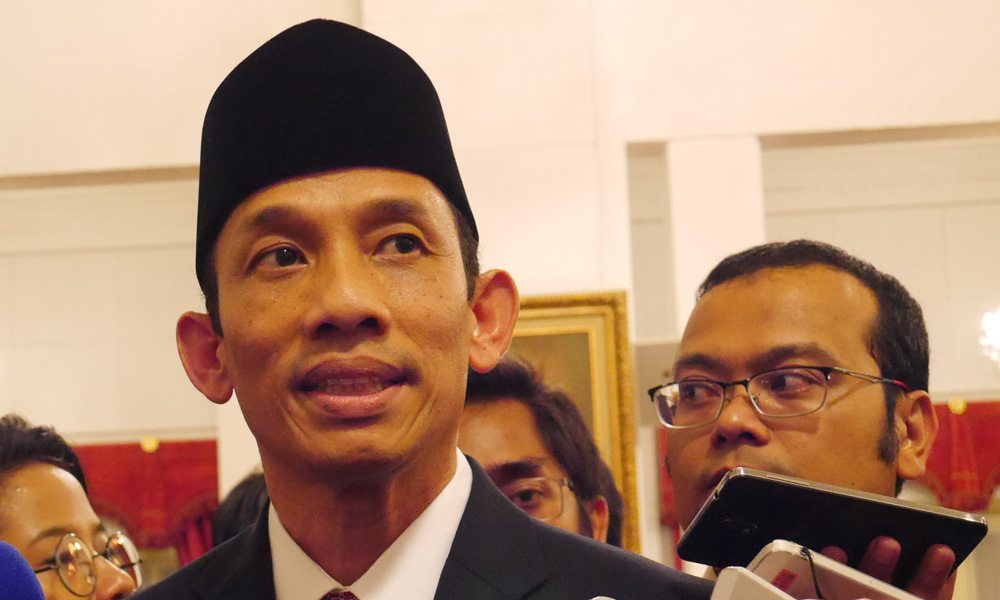 Indonesian president sacks energy minister over US citizenship