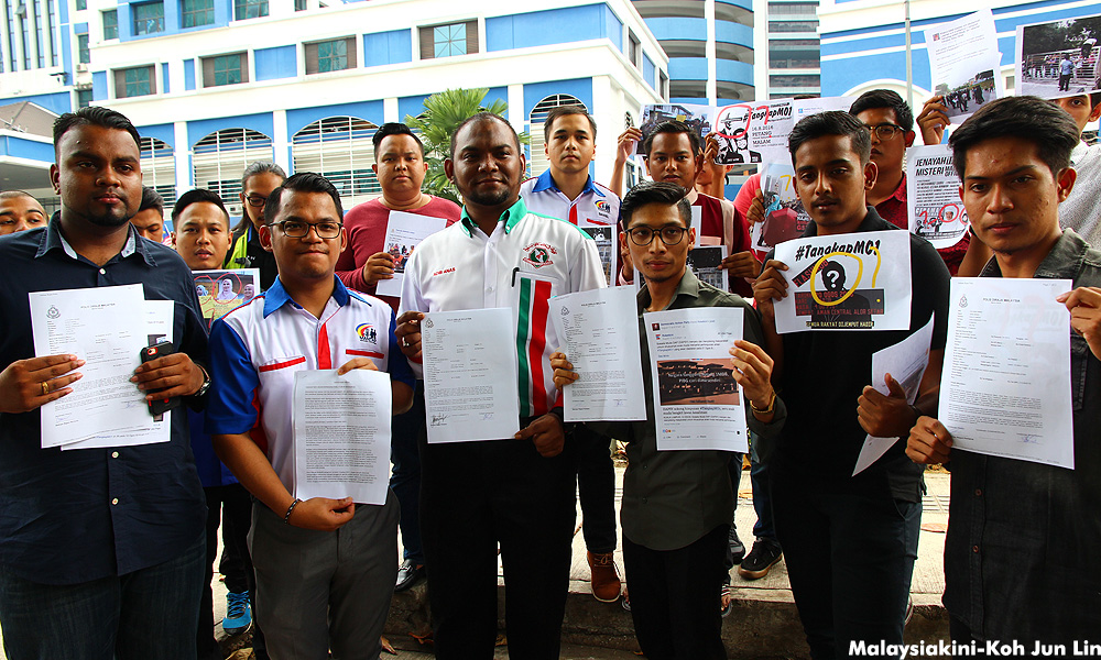 BN interns oppose #TangkapMO1 rally