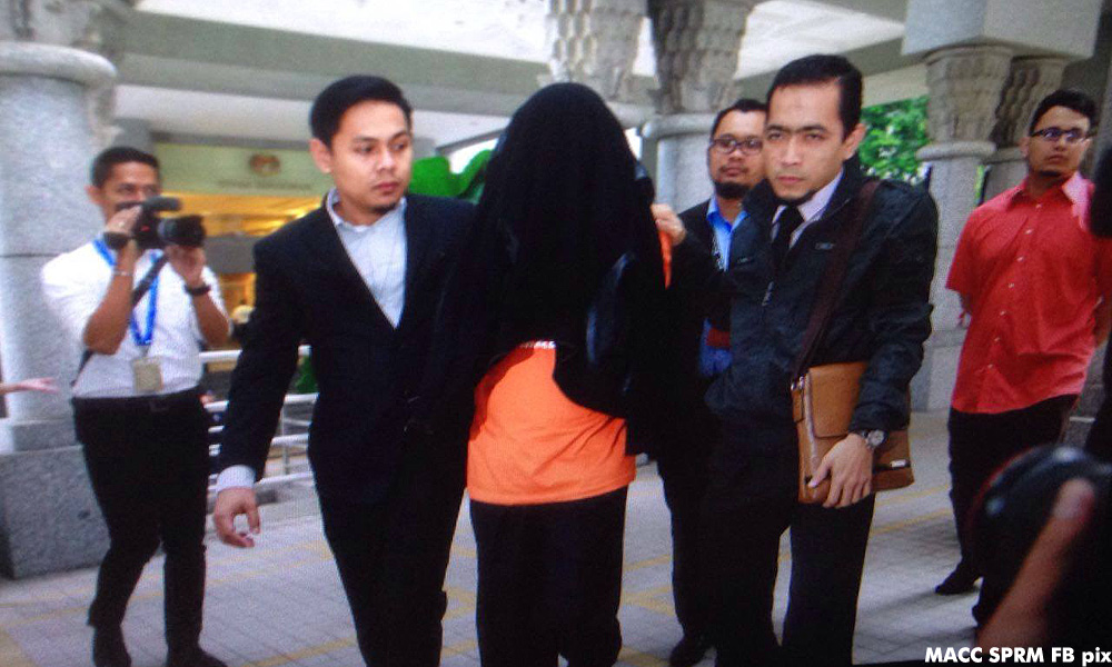 Bank's 'Tan Sri' chairperson remanded to assist in MACC probe