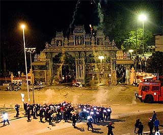 hindraf batu caves 271107 tear gas siege