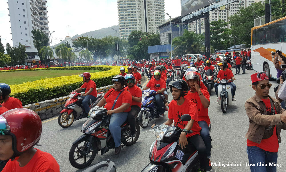 The red shirts are a blessing to Bersih’s march