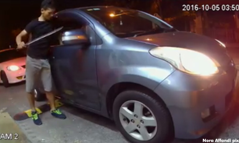 Cops on the hunt for armed robbery suspect caught in viral video
