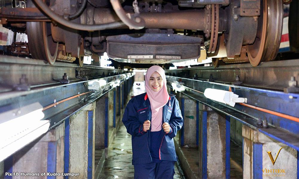 Graduate takes job as cleaner, alongside mum