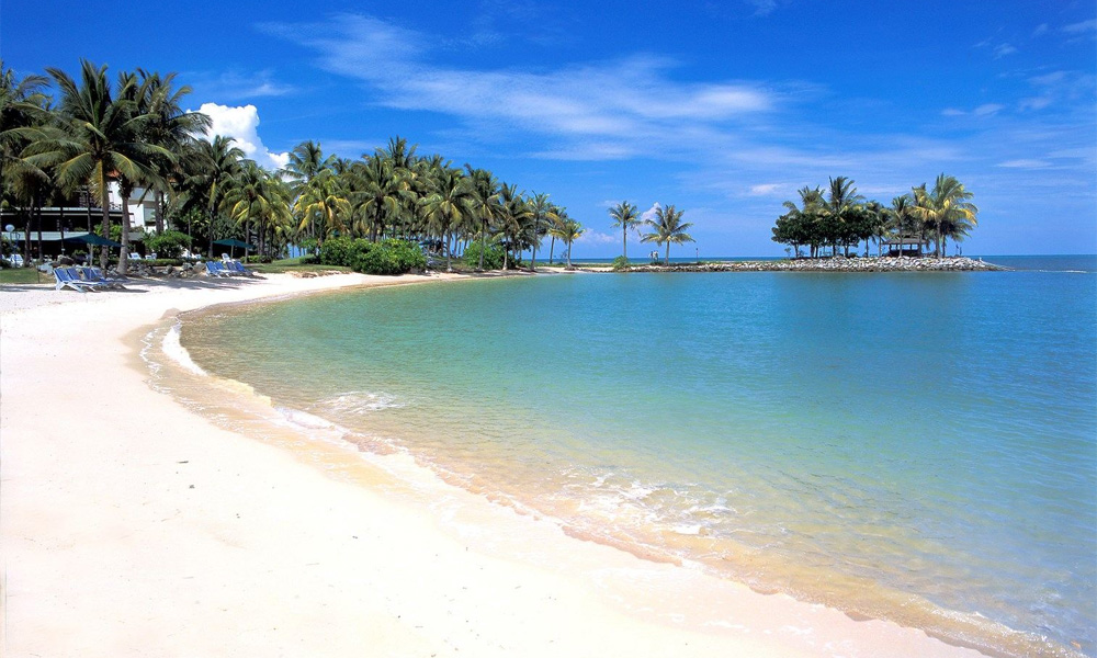 Leave the aesthetic Tanjung Aru Beach alone for posterity