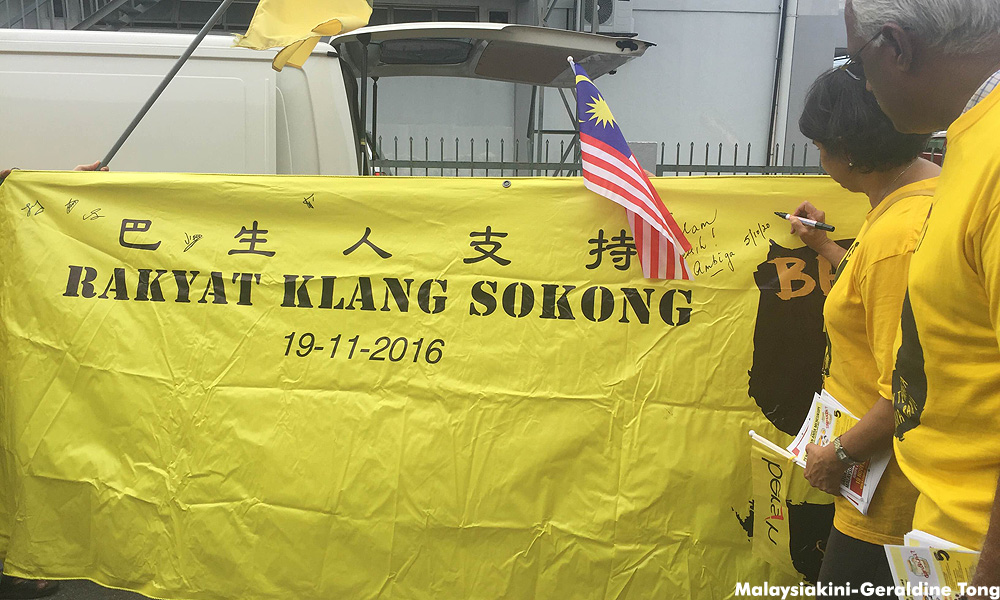 'Polis rampas risalah BERSIH di Klang'