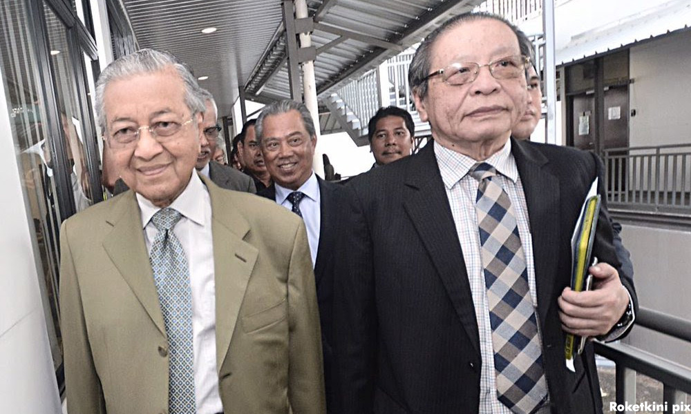 Years later, Dr M goes to Parliament for opposition meet