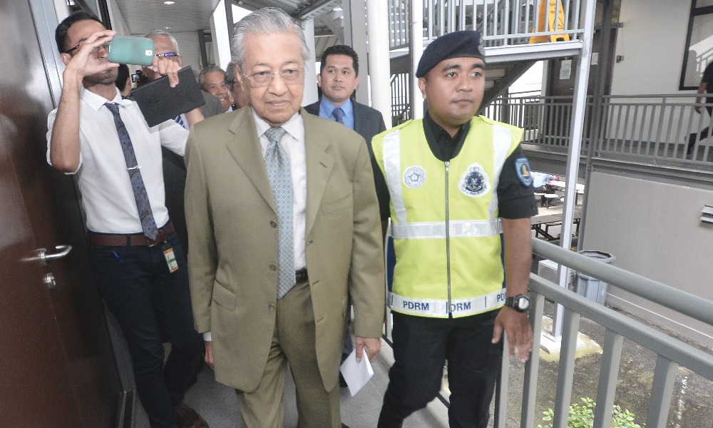 阔别多年后重返国会大厦马哈迪出席免控权讨论会
