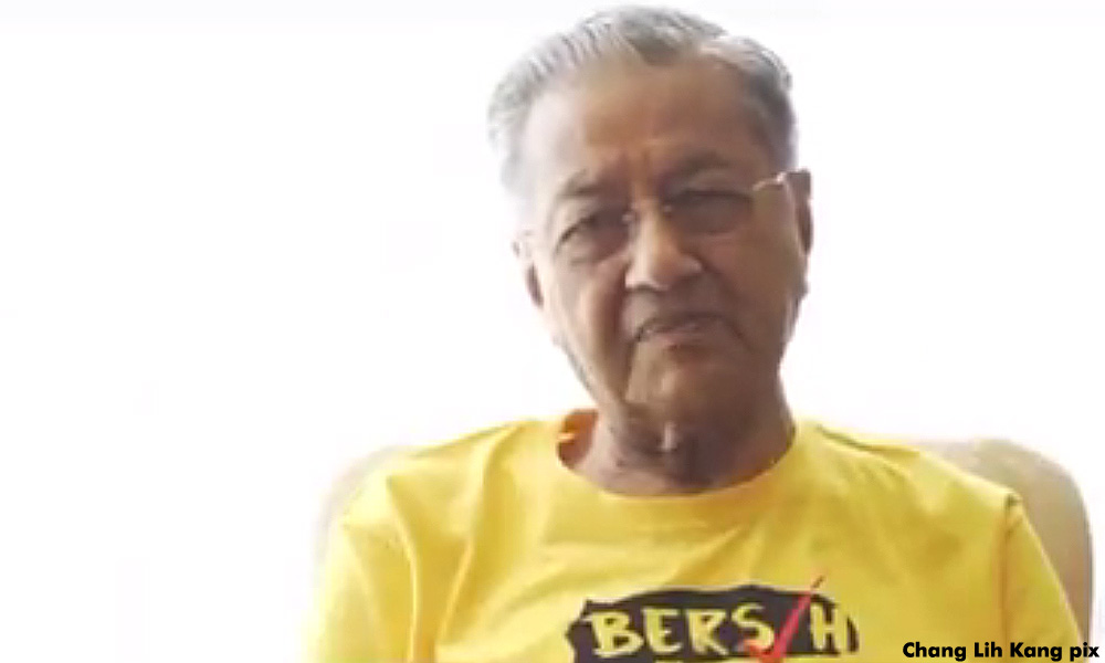 Nur Jazlan: Dr M wearing Bersih T-shirt unbecoming of a statesman