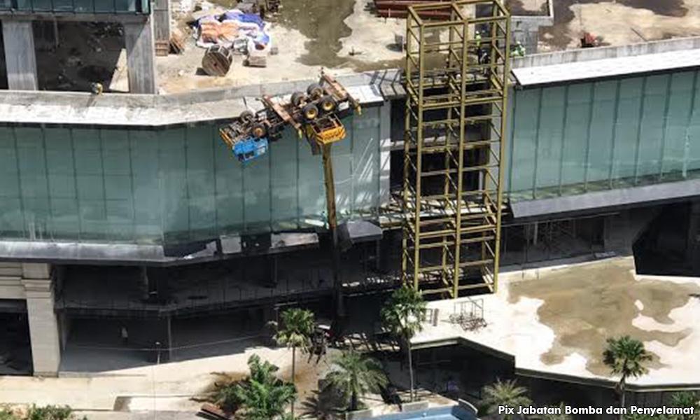 Crane tips over in PJ, hangs from 4th floor