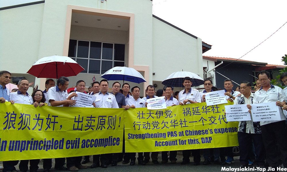 Selangor MCA protests against DAP-PAS link