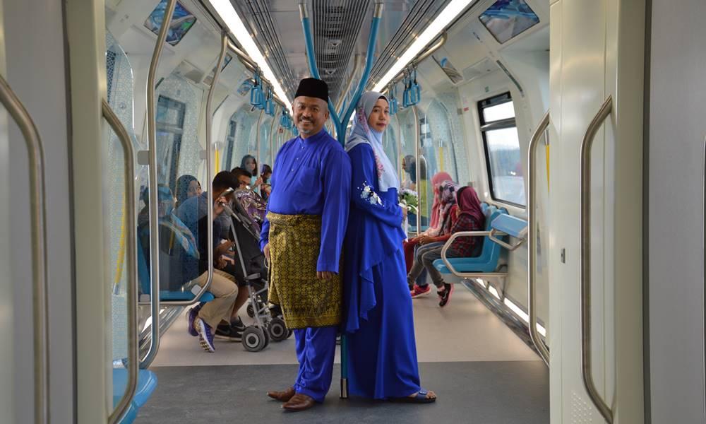 Naik MRT jadi hadiah cinta dua mempelai