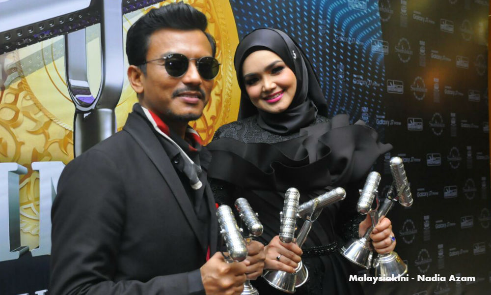 Siti menang besar, Faizal senyum lebar