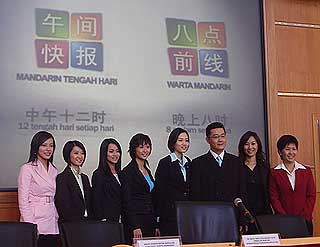 rtm2 mandarin news rebranding 150108 newscasters2