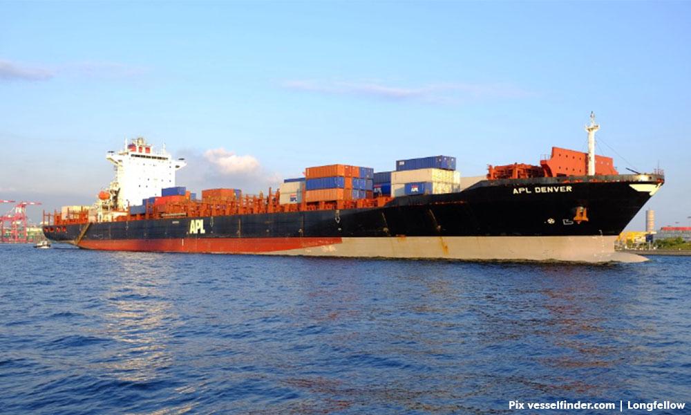 Two ships collide, 300 tonnes of oil spilled