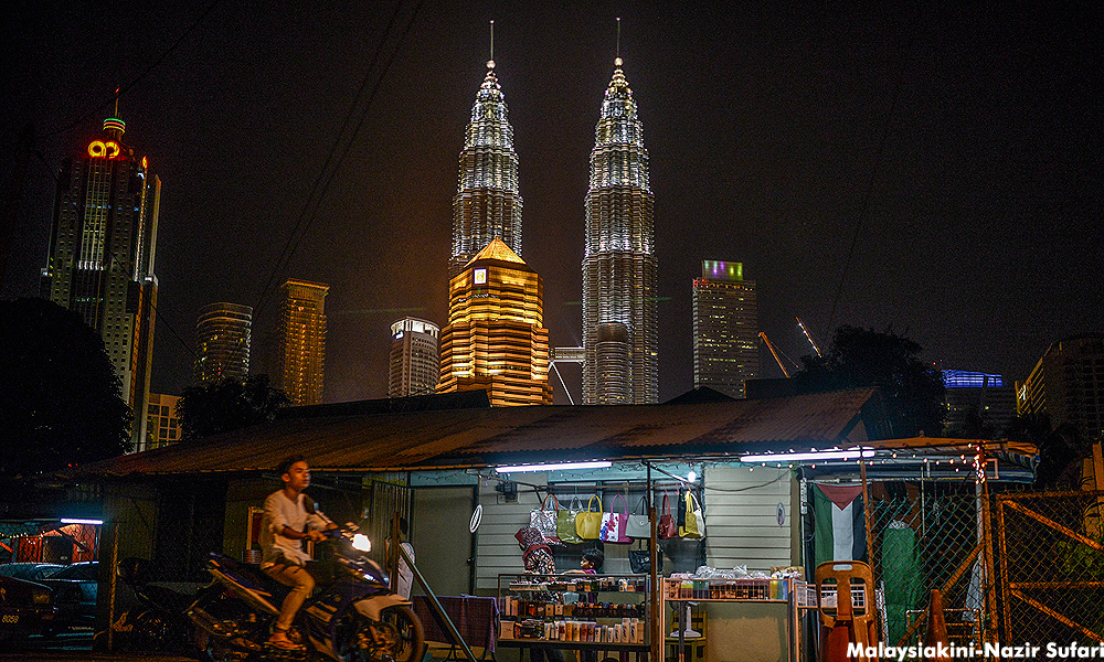 Rumah biru kampung baru