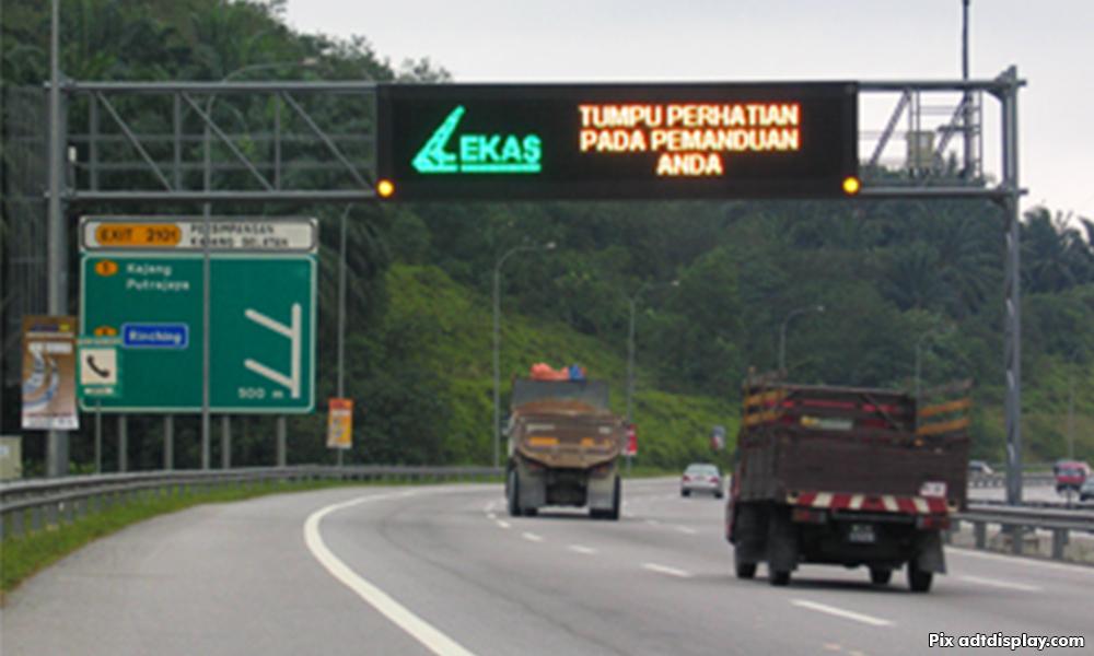 Johor RTD video spots 500 offences daily by highway users