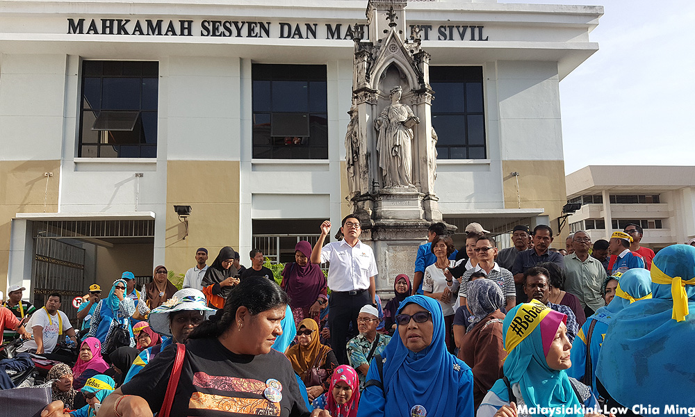 Anwar lawan NST, penyokong berkumpul di mahkamah