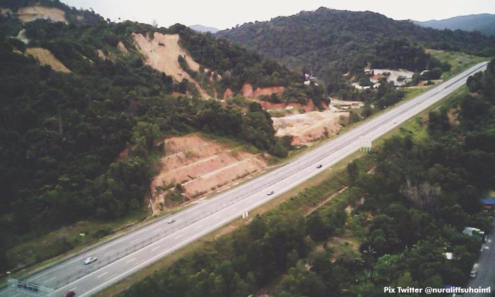 Motosikal terbabas, seorang maut dan dua parah di LEKAS