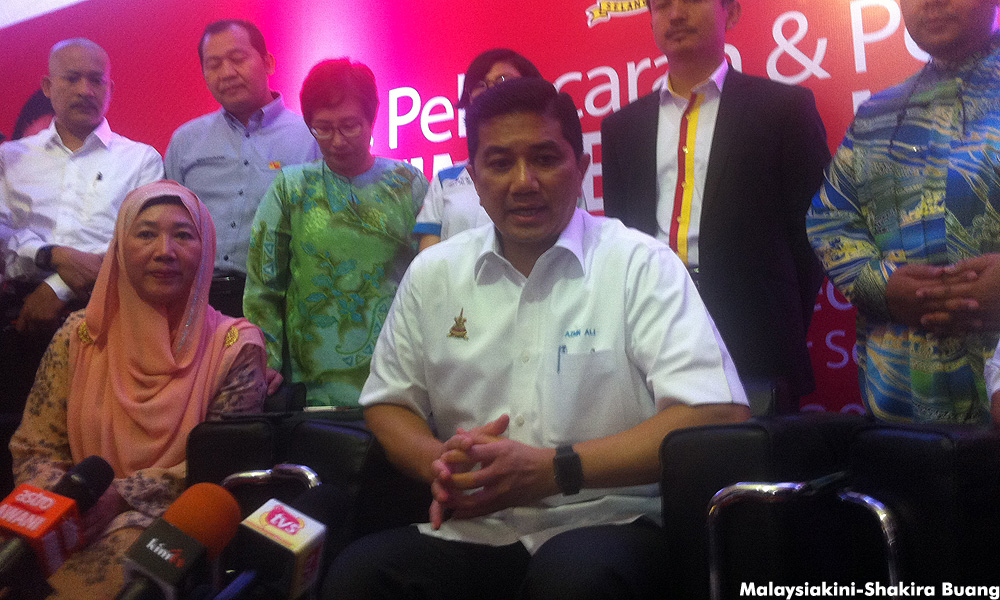 Harapan won't dance to any party's tune, says Azmin