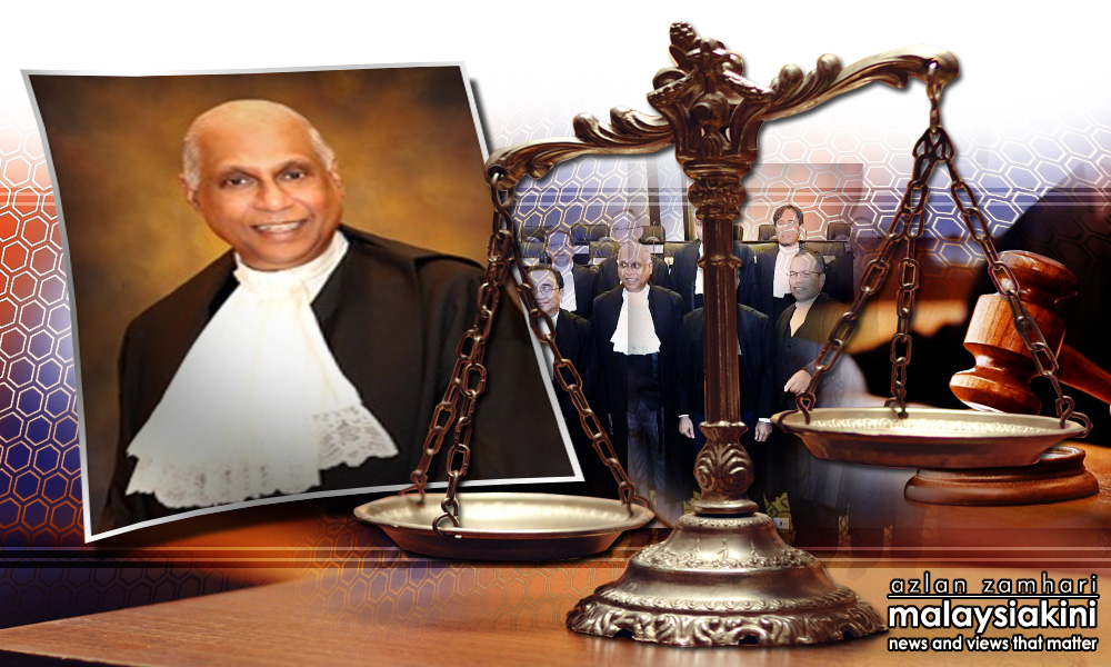 Agong presents instruments of appointment to judges