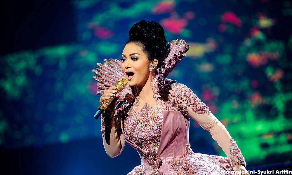Disyaki selingkuh, Krisdayanti minta semua pihak usah 'gila'