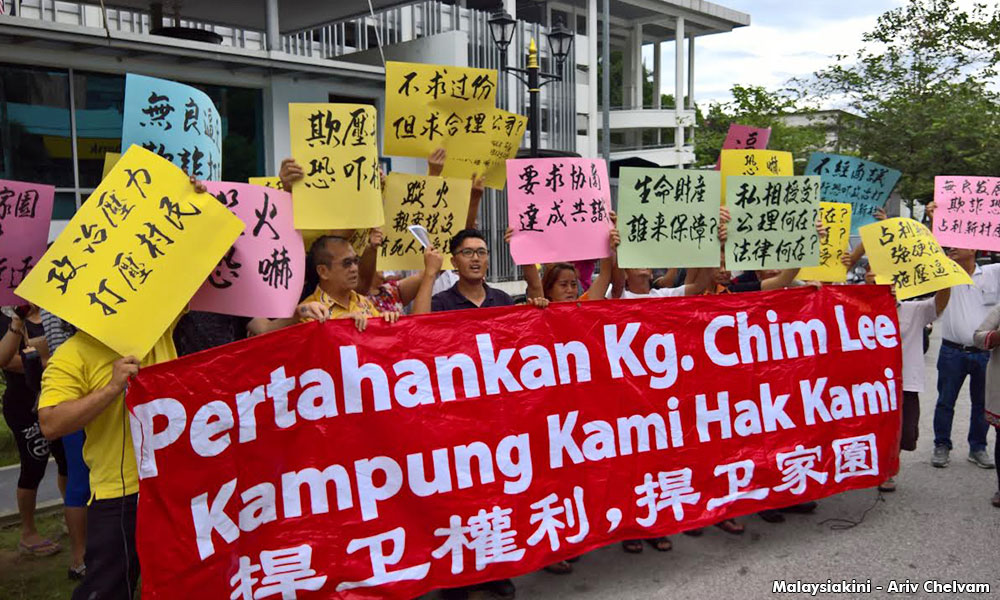 Residents claim arson, threatened with parang to force eviction