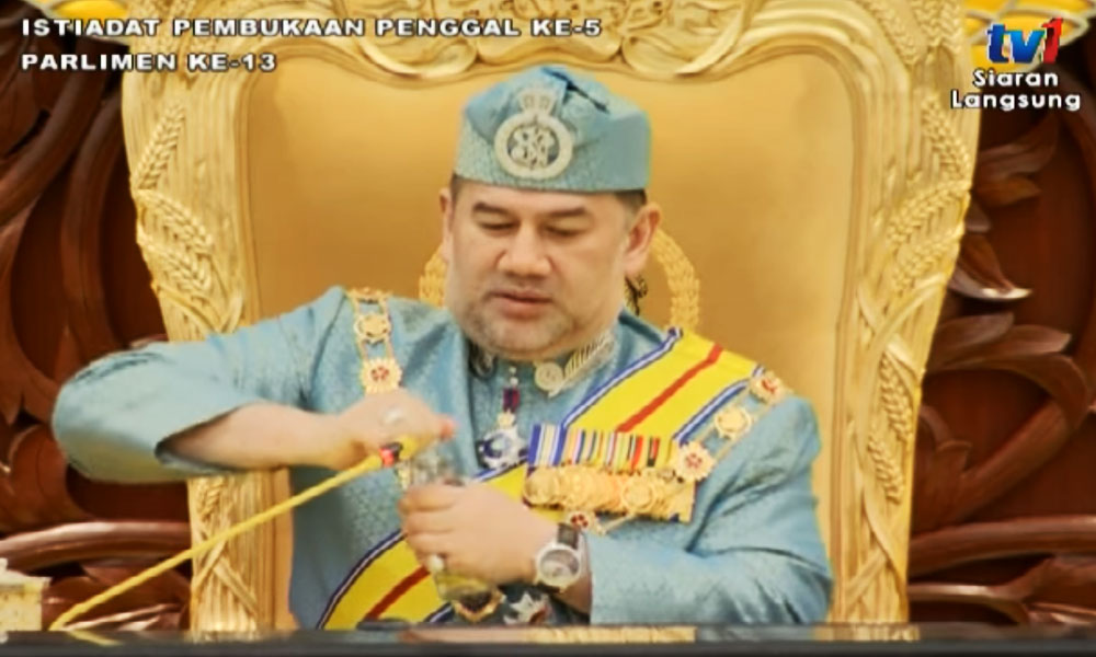 Agong solat Aidilfitri bersama 17,000 jemaah