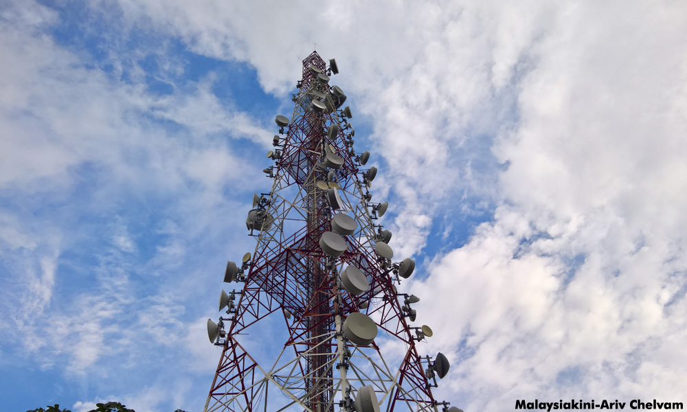 Lelaki nekad enggan turun dari menara telekomunikasi sejak semalam