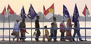 bn umno flag in terengganu jetty 140208