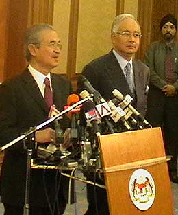 abdullah ahmad badawi election annoucement 130208 talking