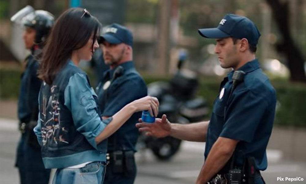 Pepsi mengalah, tarik balik iklan Kendall Jenner