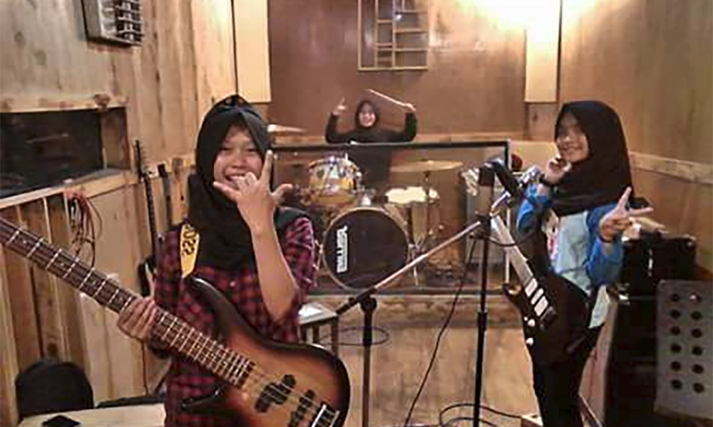 Kumpulan metal gadis berhijab pecahkan tabu
