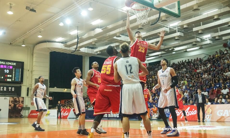 Slingers benamkan Lions dalam perlawanan pertama final
