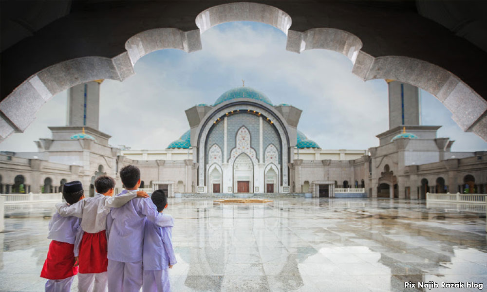 Guard your words during Ramadhan, Najib reminds Muslims