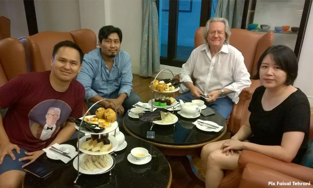 Berbuka dengan kafir