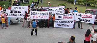 abdullah penang function 230208 local umno protest