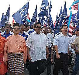 sungai siput nominations 240208 samy flanked by ahamad and cheah 2